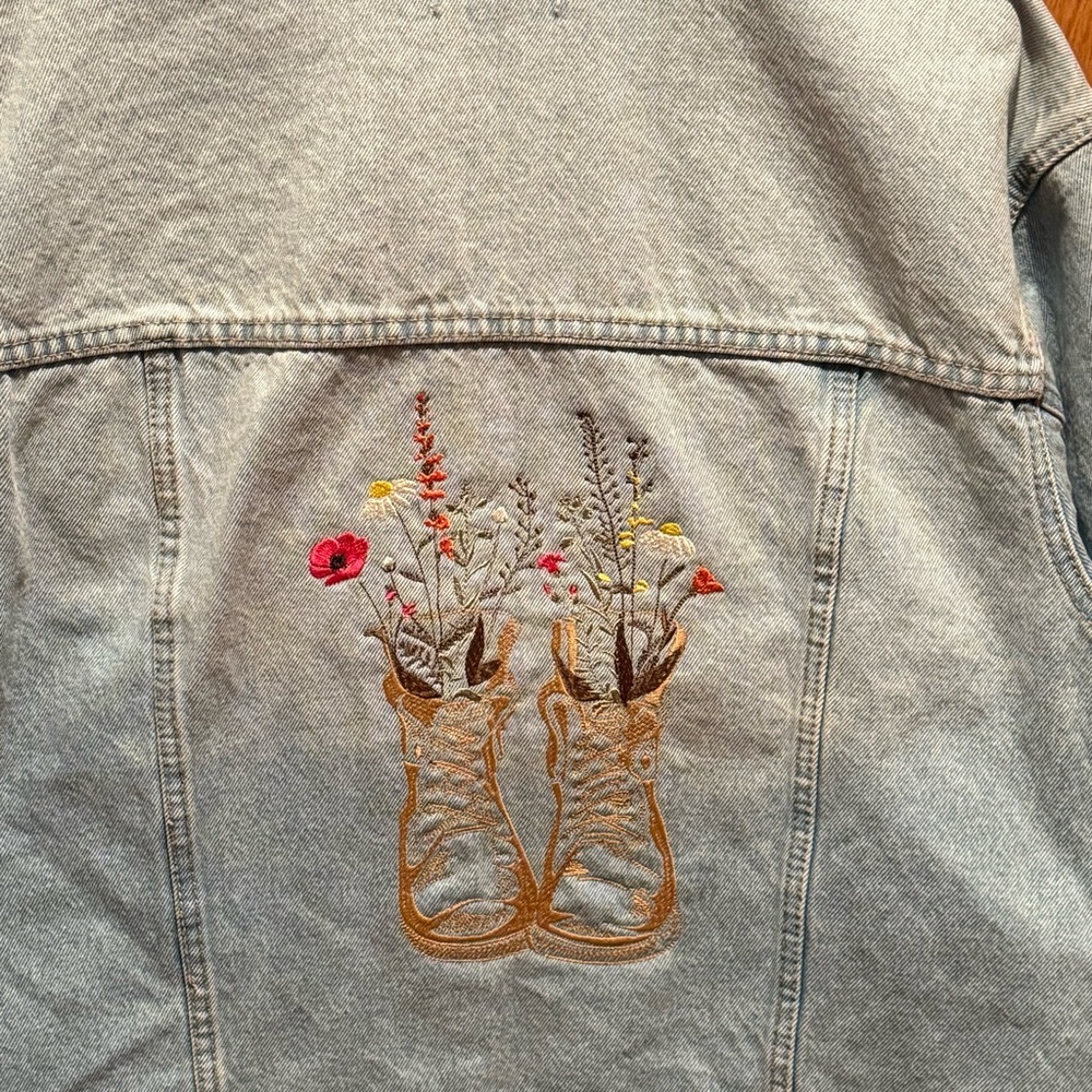 Boho Embroidered Jean Jacket Vintage Wash Floral Boots Back Western Cottagecore - Picture 2 of 9